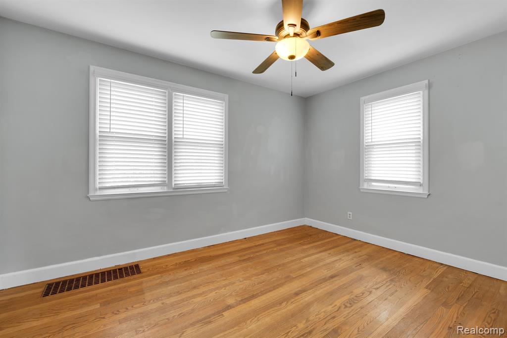 4901 HARDING Street, Dearborn Heights, MI 48125 — Photo 18