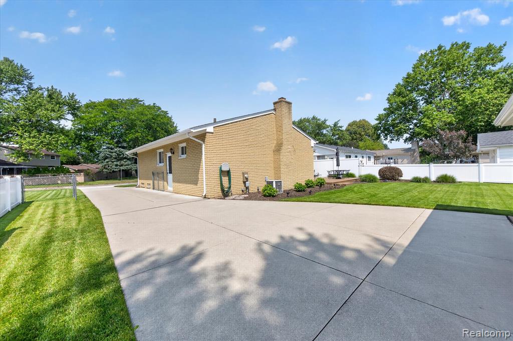 7026 London Court, Canton, MI 48187 — Photo 38