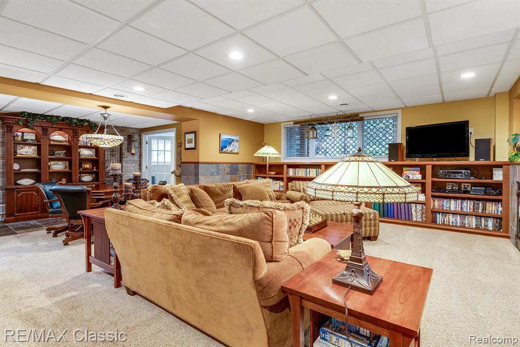 18416 CLAIRMONT Circle E, Northville, MI 48168 — Photo 36