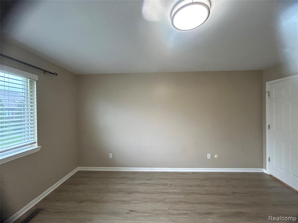 46129 Creekside Boulevard, Macomb, MI 48044 — Photo 13