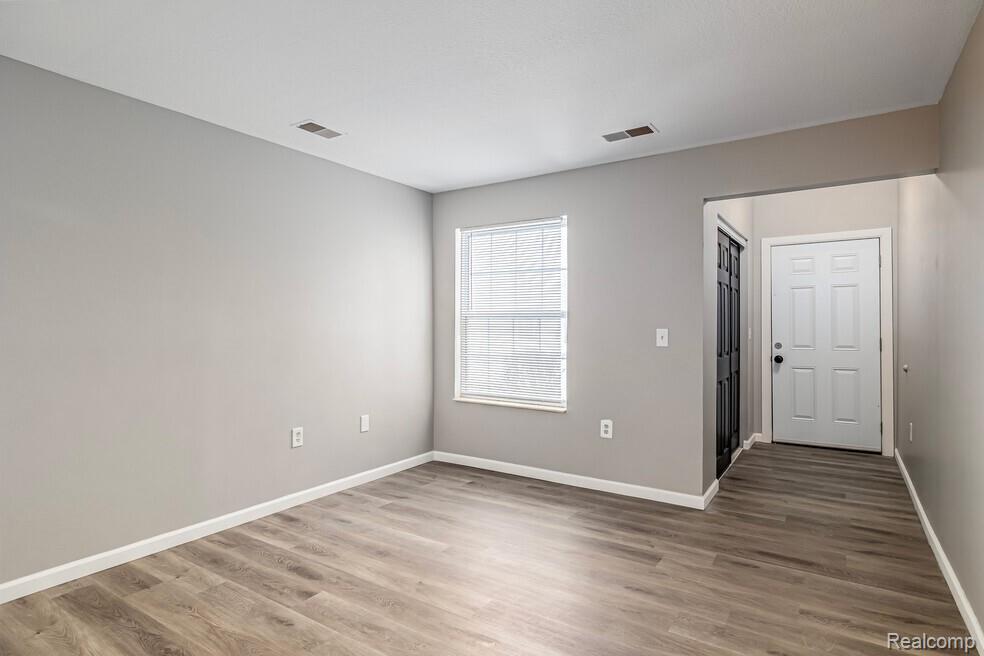 8940 Charlotte, Ypsilanti, MI 48197 — Photo 11