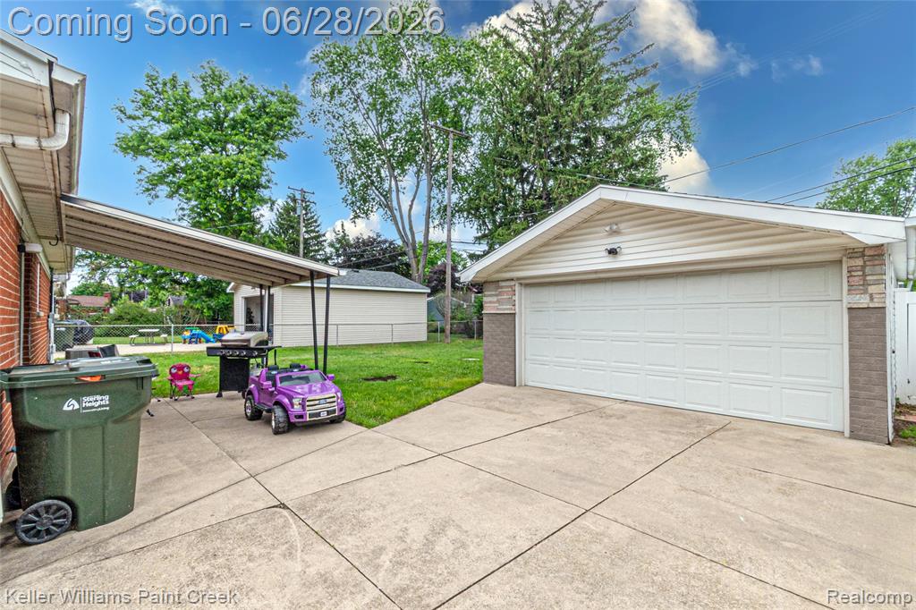 9075 Headley Drive, Sterling Heights, MI 48314 — Photo 38