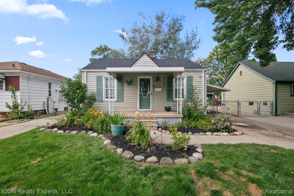 27855 Kaufman Street, Roseville, MI 48066