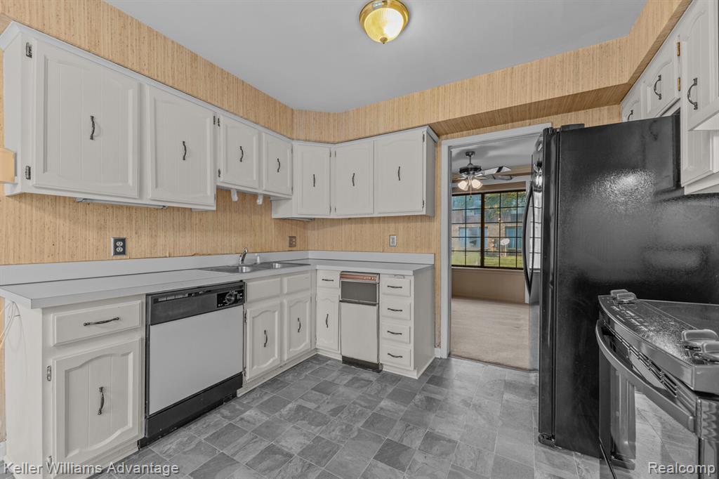 26692 Summerdale Drive, Southfield, MI 48033 — Photo 16