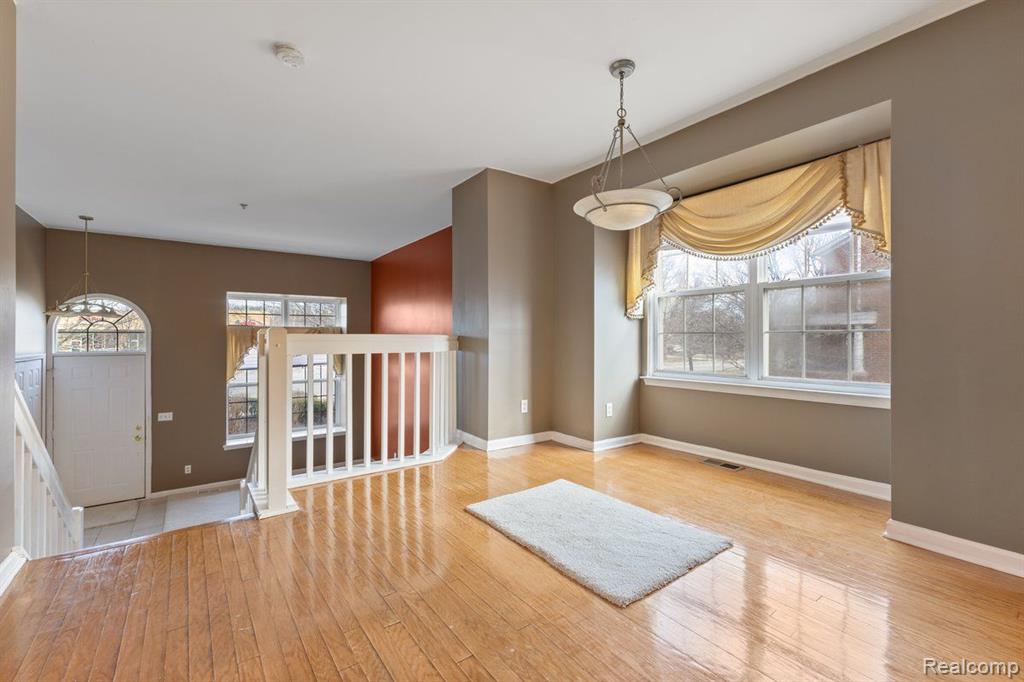17036 FARMINGTON Road, Livonia, MI 48154 — Photo 12