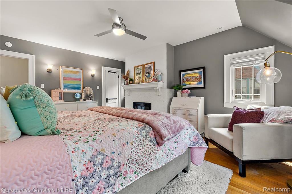 676 Washington Road, Grosse Pointe, MI 48230 — Photo 30
