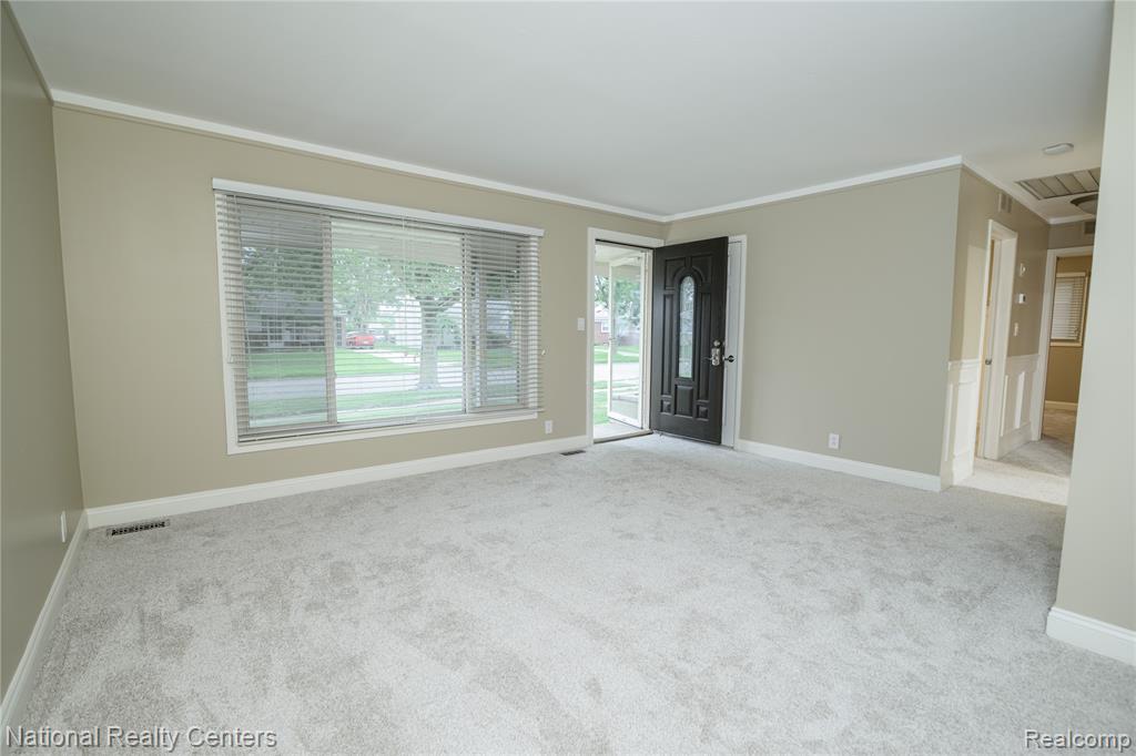 47337 Winthrop Street, Shelby Twp, MI 48317 — Photo 5