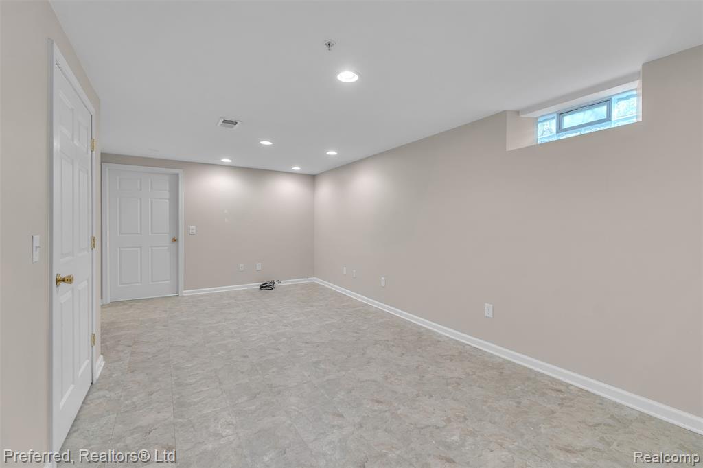 635 Constitution Street, Canton, MI 48188 — Photo 28