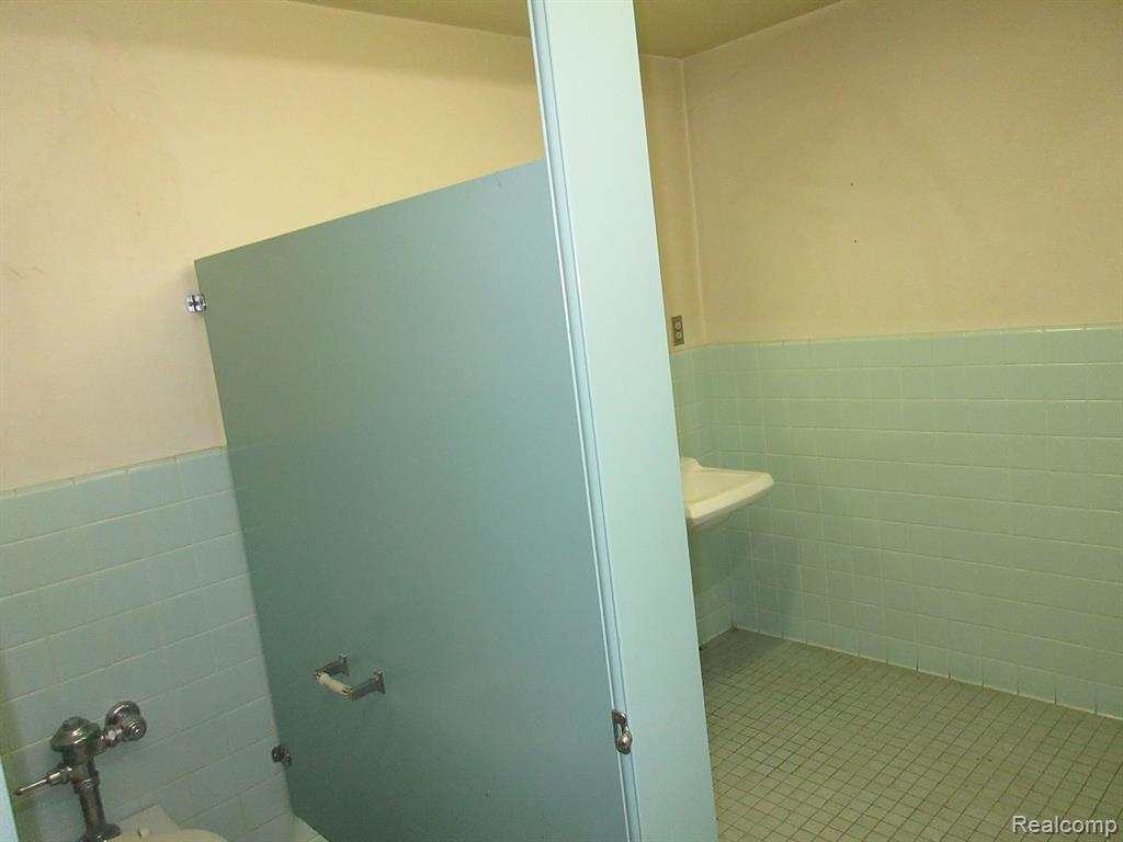 11511 KELLY Road, Detroit, MI 48224 — Photo 9