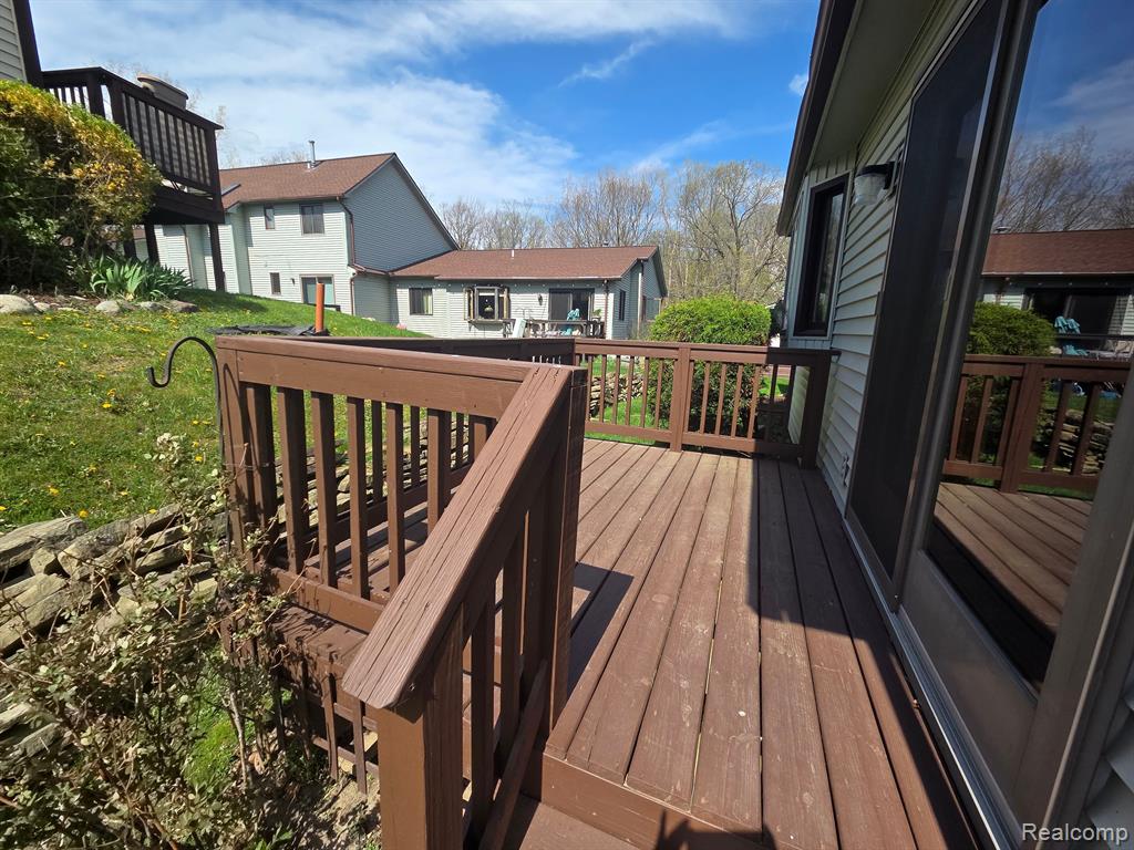 560 OAKBROOK Circle, Flushing, MI 48433 — Photo 3