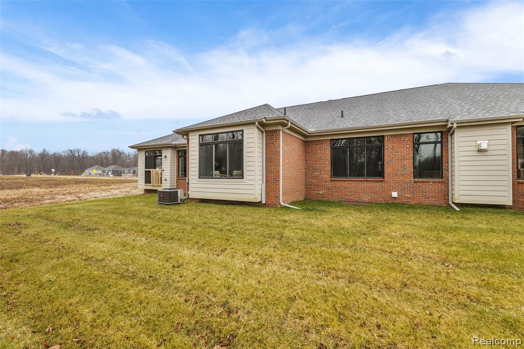 55589 Oak Pointe, Shelby Twp, MI 48315 — Photo 2
