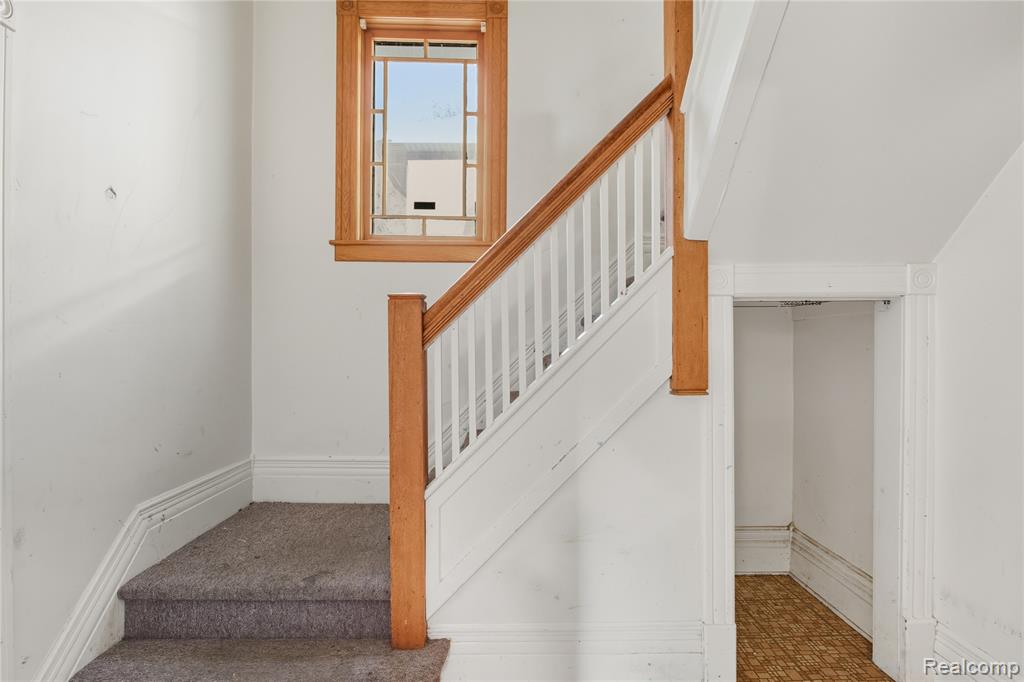 620 E 2ND Street, Flint, MI 48503 — Photo 9