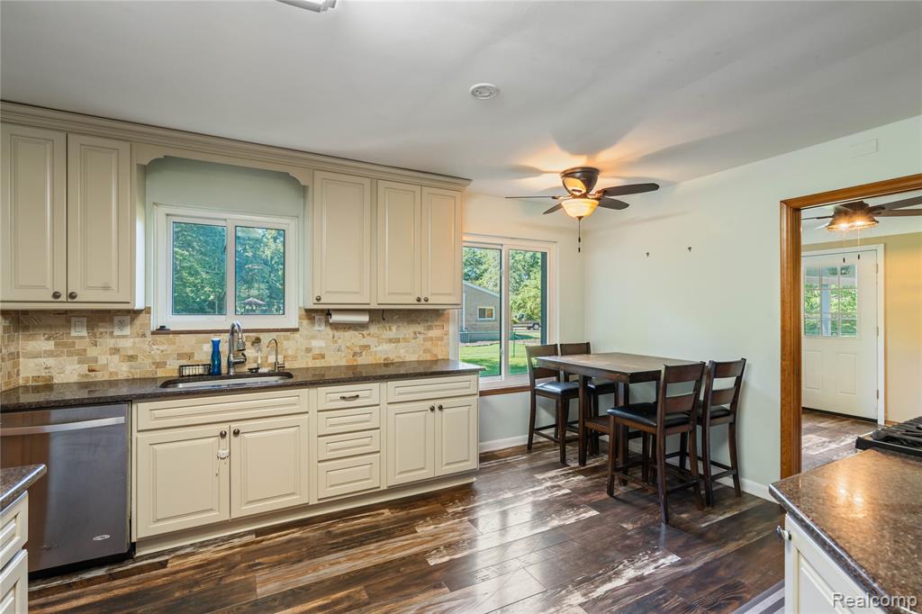 8293 Woodcrest Drive, Grosse Ile, MI 48138 — Photo 7