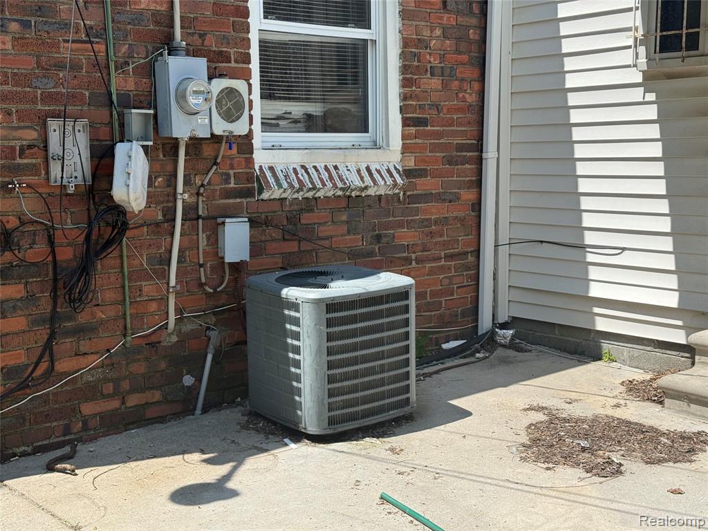 3339 S Liddesdale Street, Detroit, MI 48217 — Photo 6