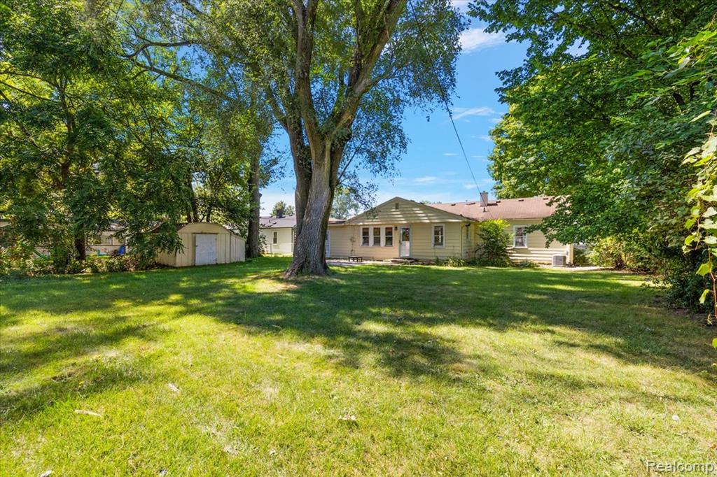 8880 Elmhurst Avenue, Plymouth, MI 48170 — Photo 30