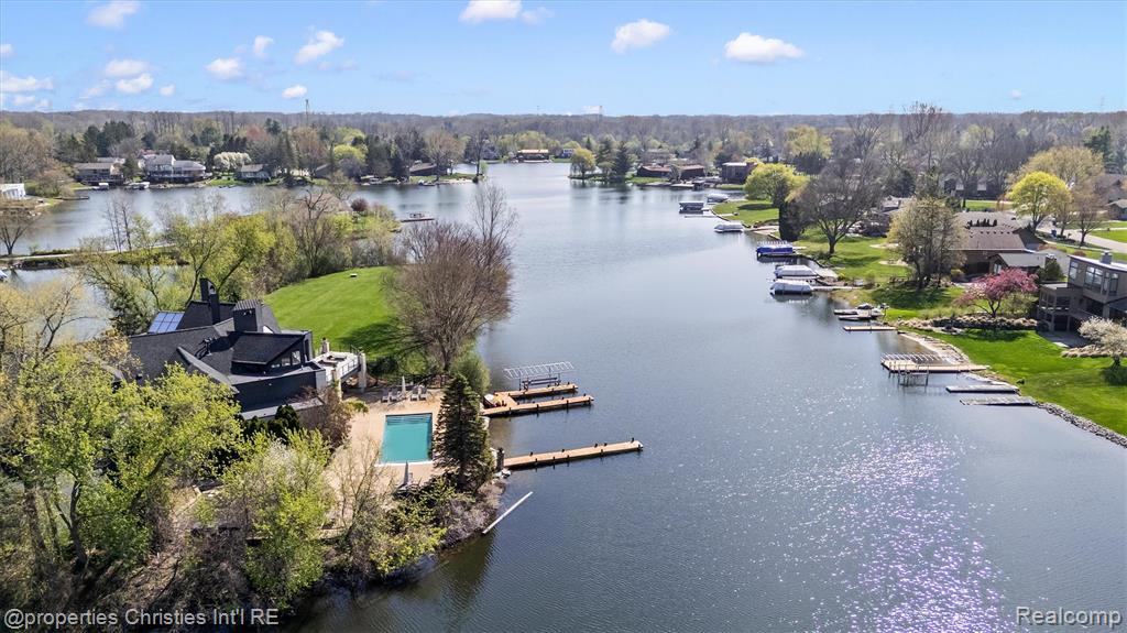 4912 Oakwood Court, Commerce Twp, MI 48382 — Photo 4