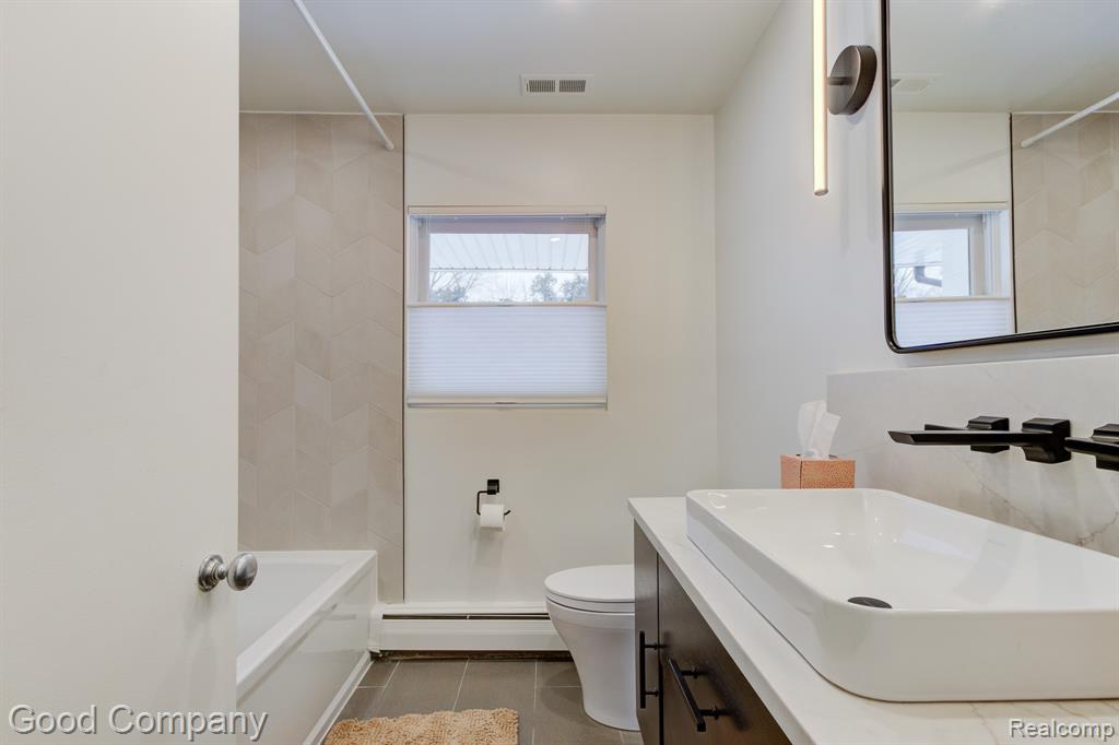 805 N Pemberton Road, Bloomfield Hills, MI 48302 — Photo 52