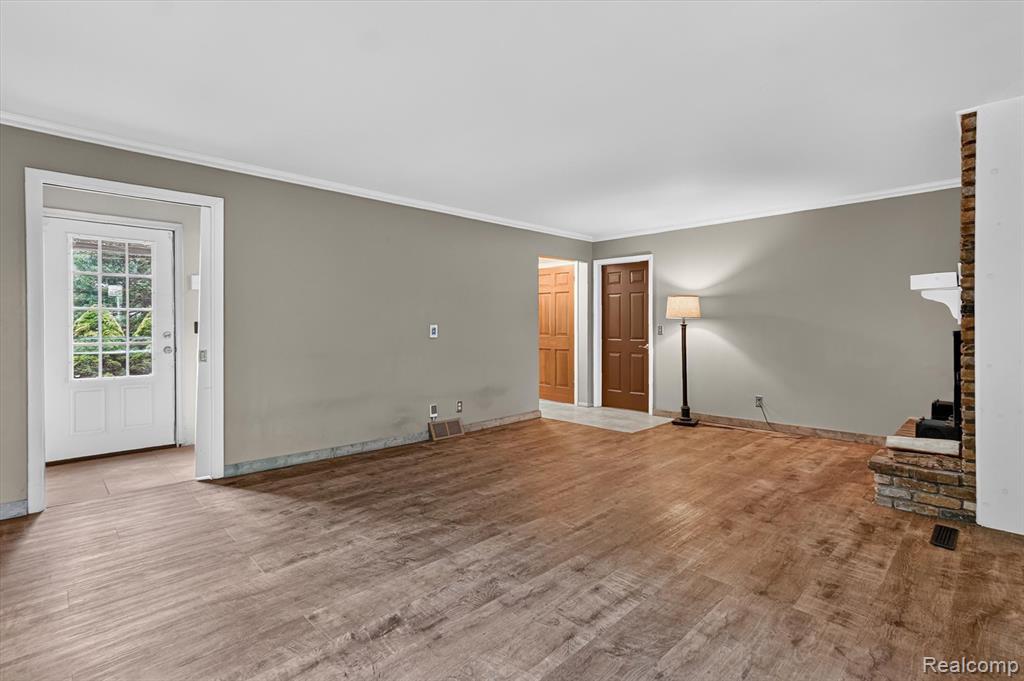 2356 Pineview Court, Flushing, MI 48433 — Photo 21