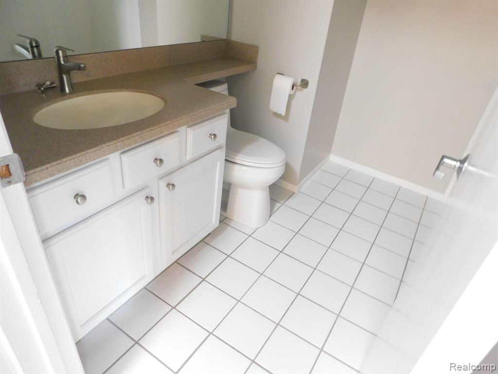 5606 DRAKE HOLLOW Drive W, West Bloomfield, MI — Photo 46