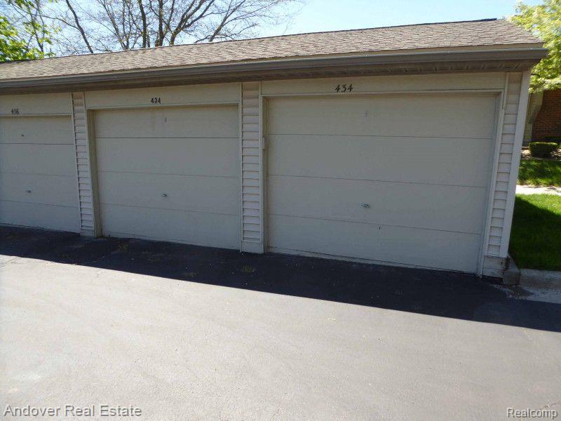 434 WATER TOWER Circle, Brighton, MI 48116 — Photo 17