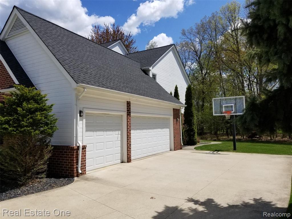4066 COVENTRY Drive, Rochester Hills, MI 48326 — Photo 3