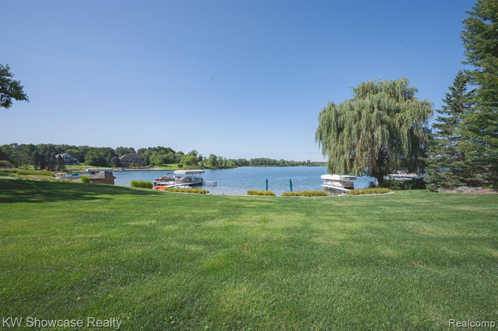 4334 Terra Ridge Drive, Milford, MI 48381 — Photo 9