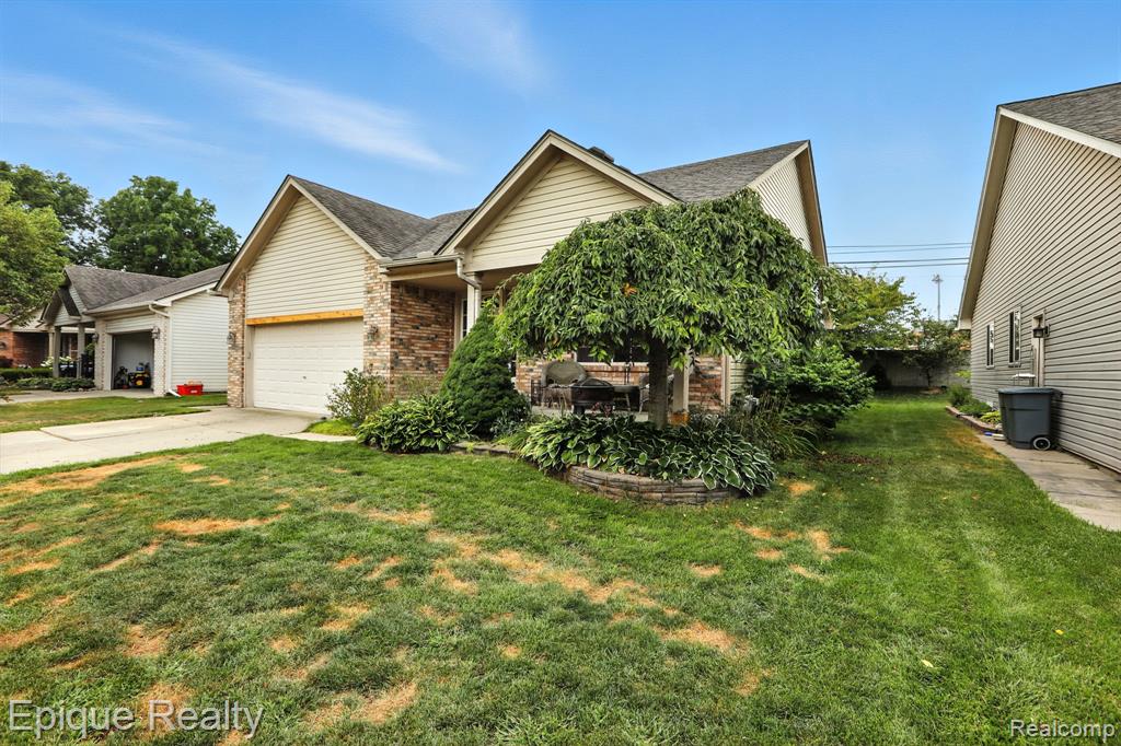 418 Converse Court, Lake Orion, MI 48362 — Photo 3