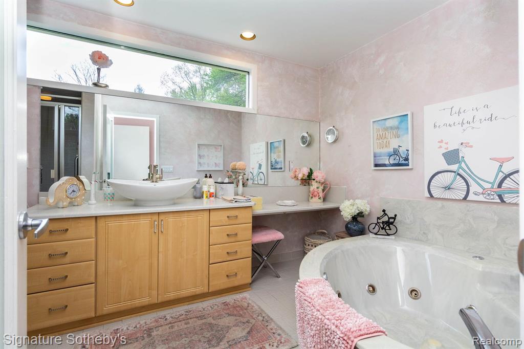 5396 Fairway Court, West Bloomfield, MI 48323 — Photo 24