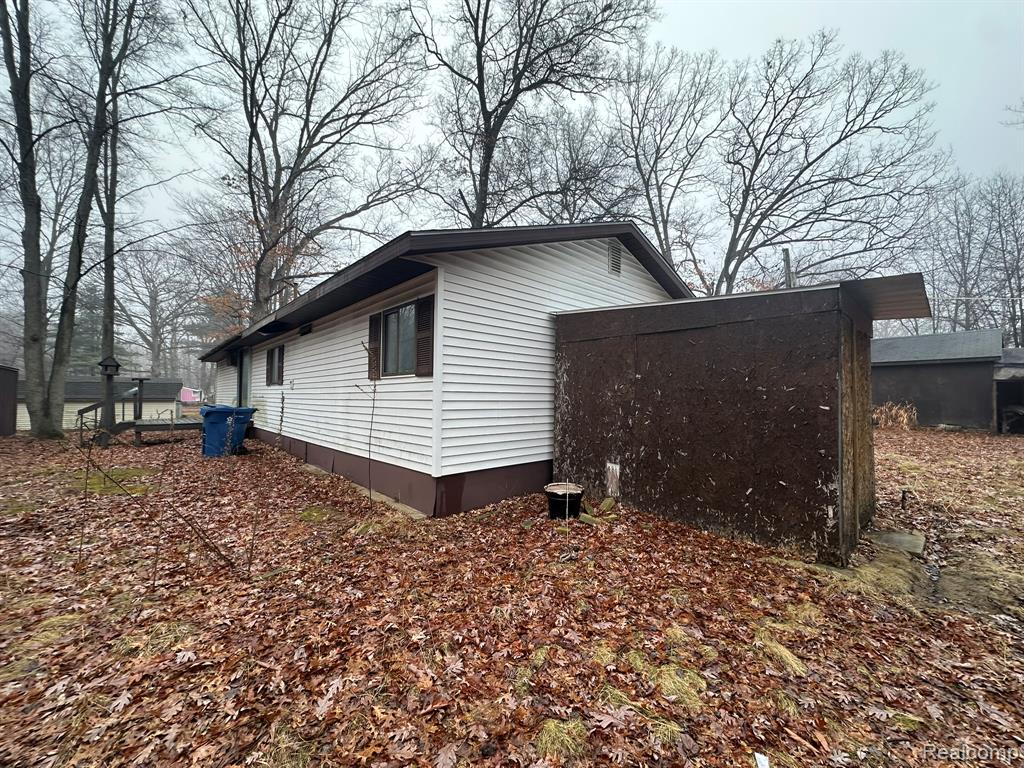 991 W Maplecrest Drive, Sanford, MI 48657 — Photo 5