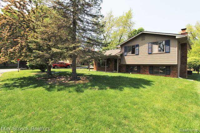 5001 DURNHAM Drive, Waterford, MI 48327 — Photo 3