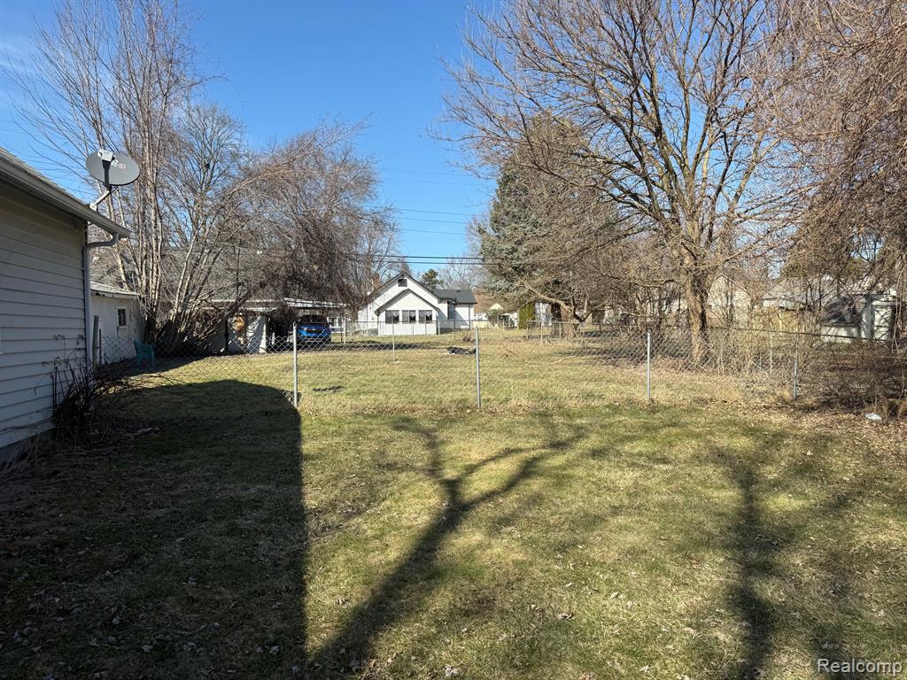 679 E BEVERLY Avenue, Pontiac, MI 48340 — Photo 3