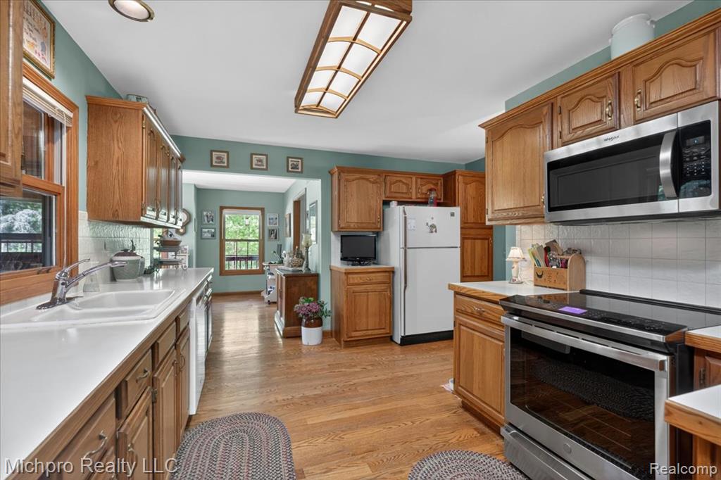 670 Green Creek Lane, Oxford, MI 48371 — Photo 16
