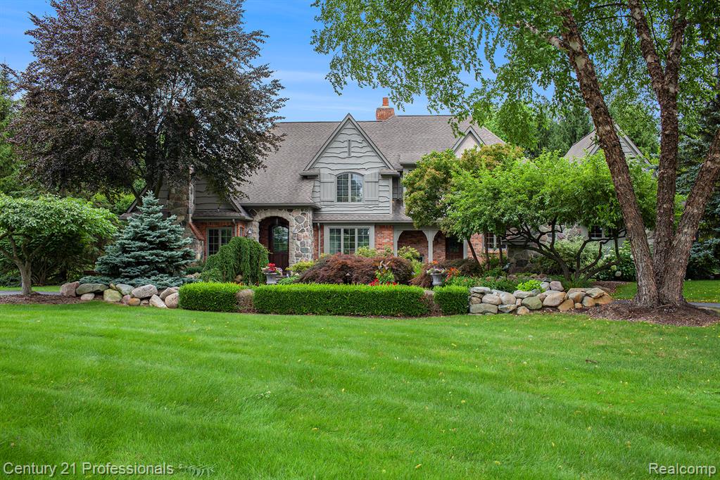 7717 Somerhill Lane, Clarkston, MI 48348 — front exterior