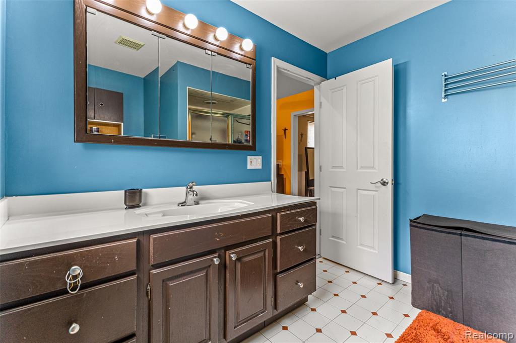 524 Orchard Street, Wyandotte, MI 48192 — Photo 24