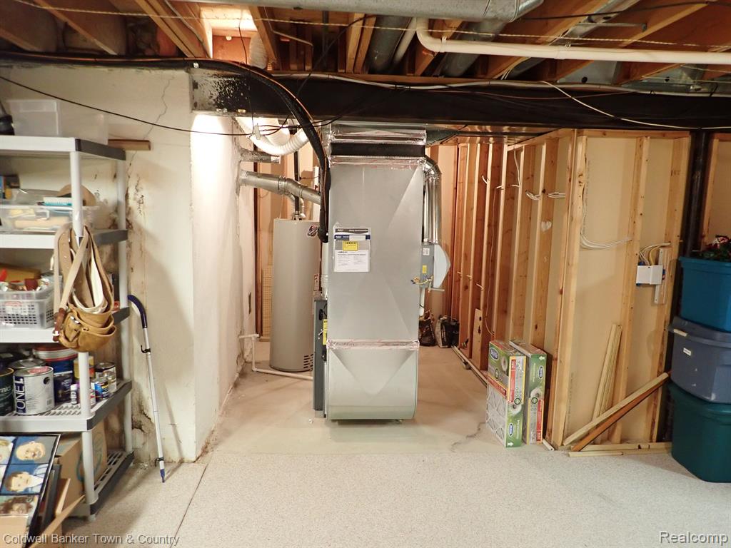37711 AMBER Drive, Farmington Hills, MI 48331 — Photo 34