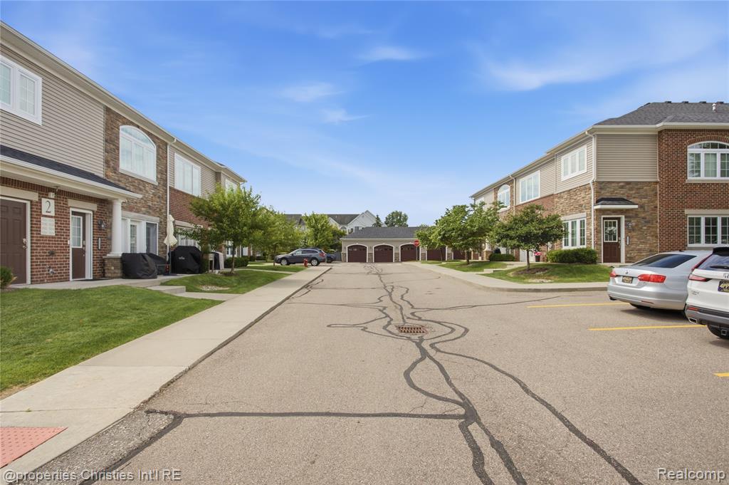 5530 Arbor Chase Drive, 14, Ann Arbor, MI 48103 — Photo 33