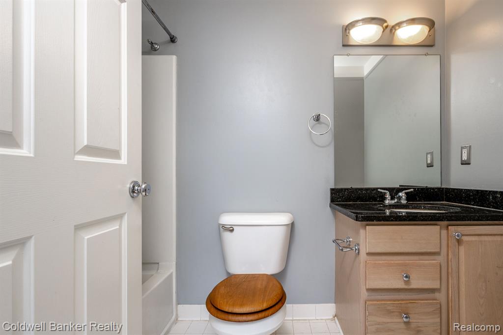 29427 Glen Oaks Boulevard E, Farmington Hills, MI 48334 — Photo 15