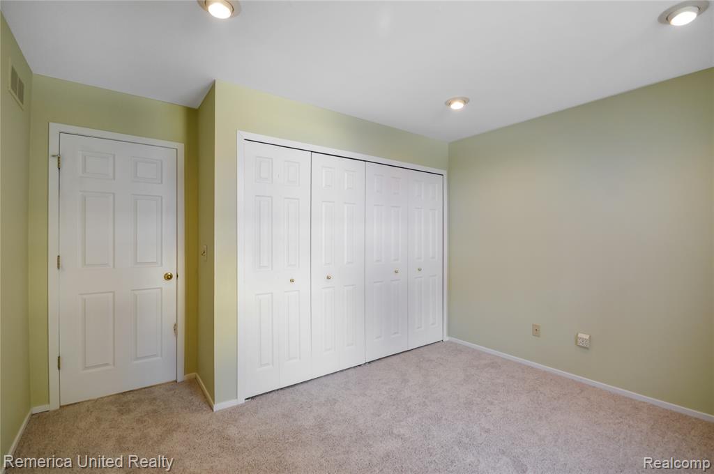 263 Whispering Hill, Commerce Twp, MI 48390 — Photo 17