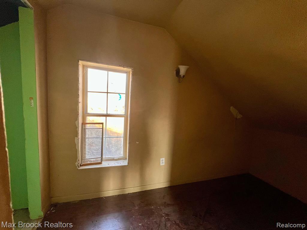 930 STATE Road, Fenton, MI 48430 — Photo 14