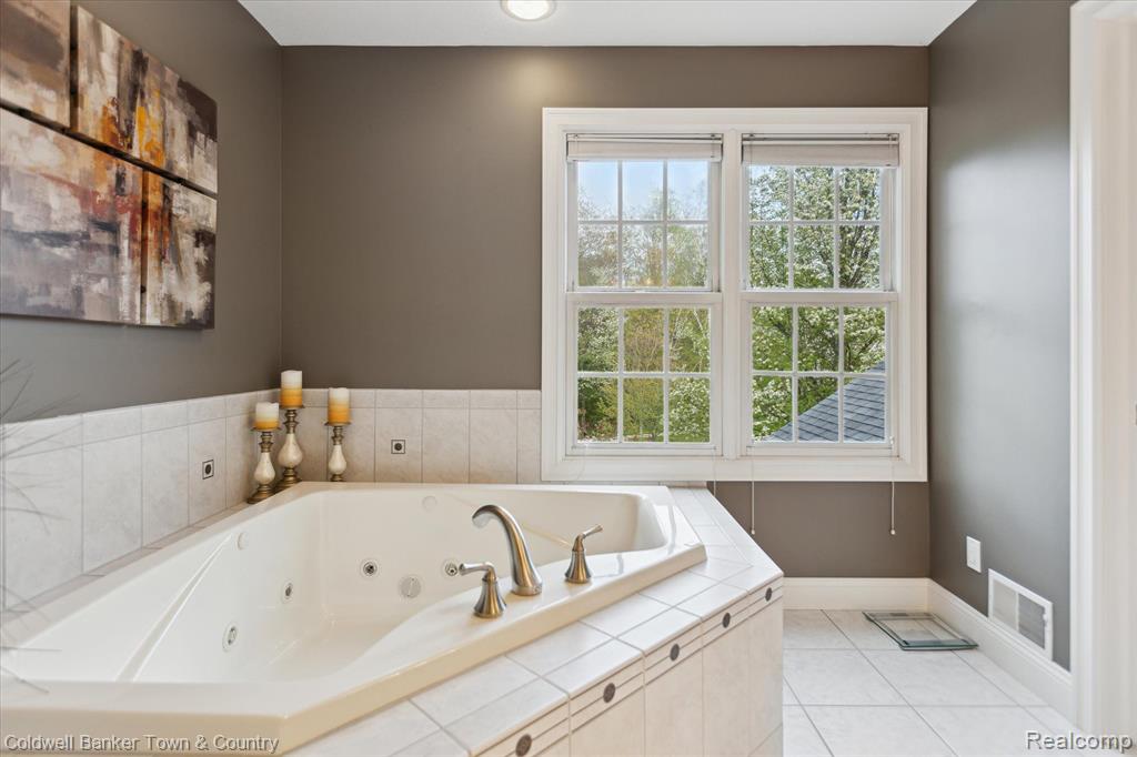5205 RIDGEVIEW Court, Midland, MI 48642 — Photo 40