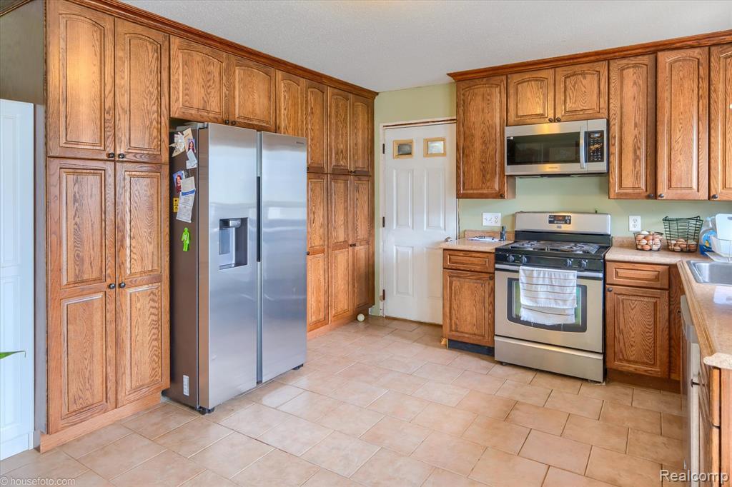 6570 Hunters Creek Road, Imlay City, MI 48444 — Photo 10