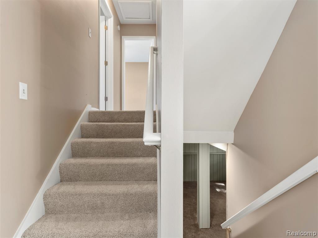 970 Golfview Drive, Lake Orion, MI 48362 — Photo 13