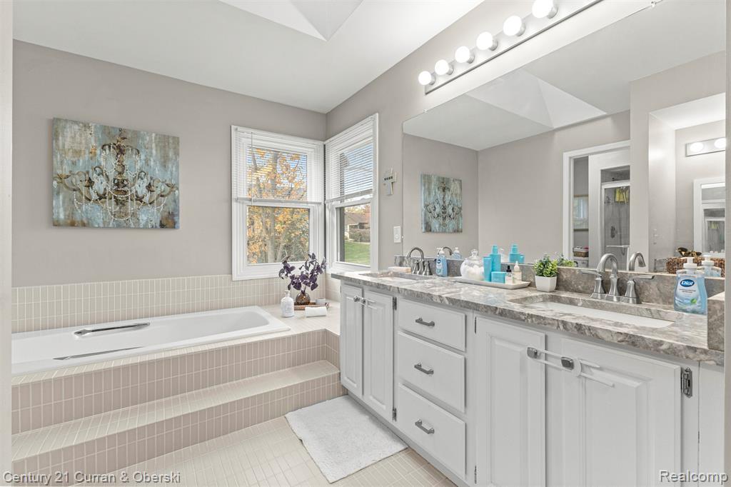 30999 Sudbury Street, Farmington, MI 48331 — Photo 33