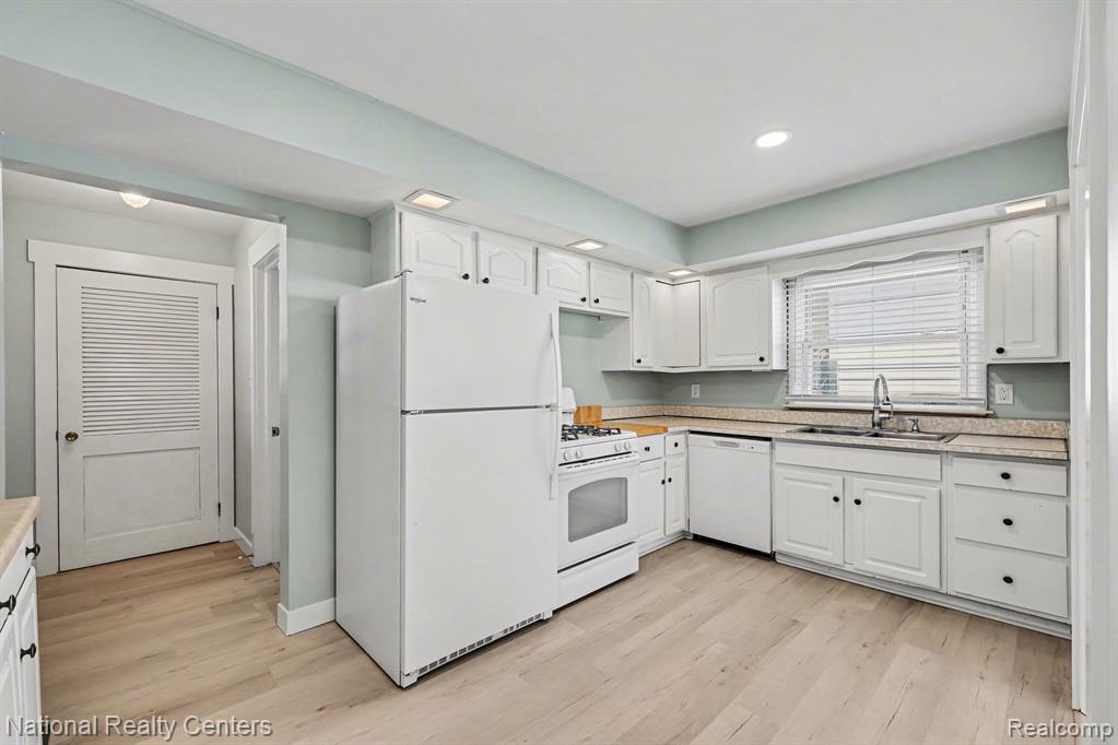 586 Bagley Street, Lake Orion, MI 48362 — Photo 7
