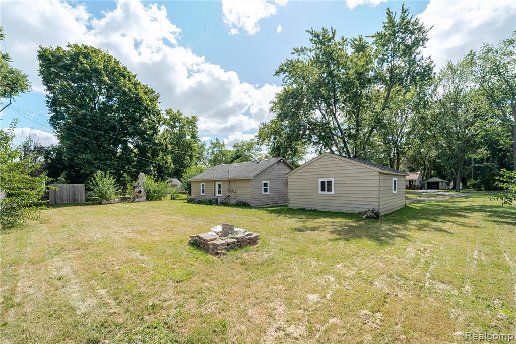 6194 Wilson Drive, Waterford, MI 48329 — Photo 27