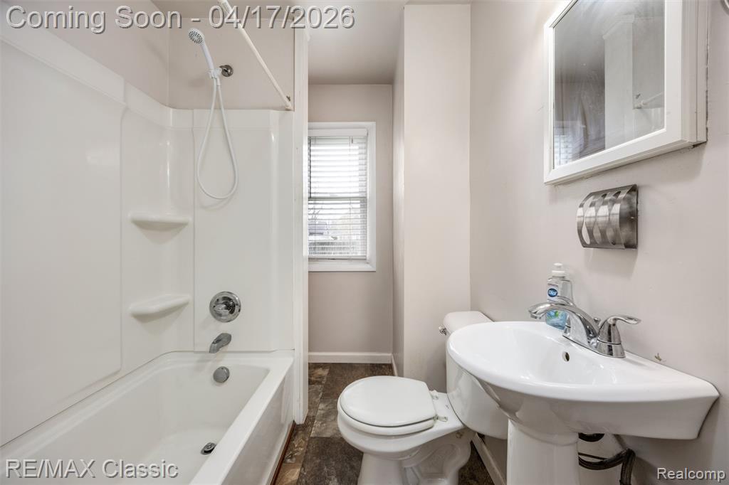 22481 Springbrook Avenue, Farmington, MI 48336 — Photo 16