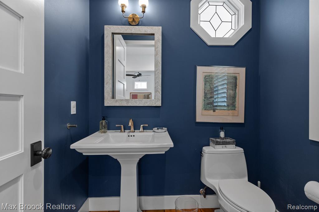 911 S BATES Street, Birmingham, MI 48009 — Photo 12