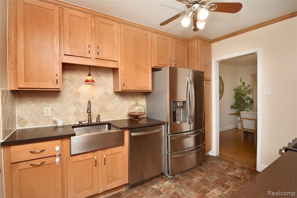 800 Maplegrove Avenue, Royal Oak, MI 48067 — Photo 11