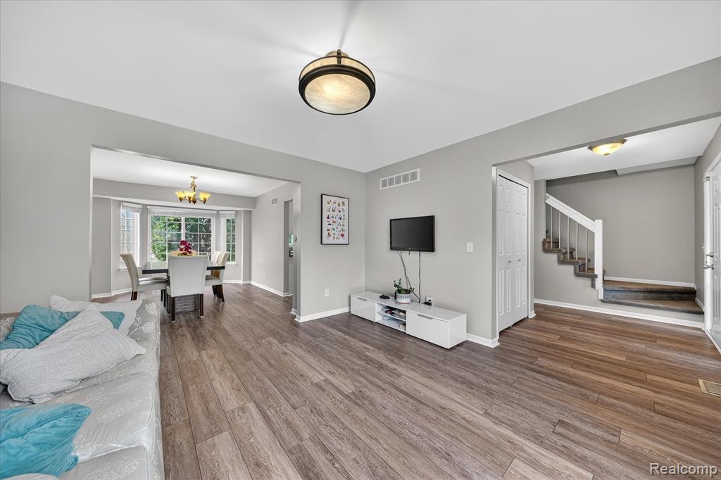 1029 White Trail, Wixom, MI 48393 — Photo 5