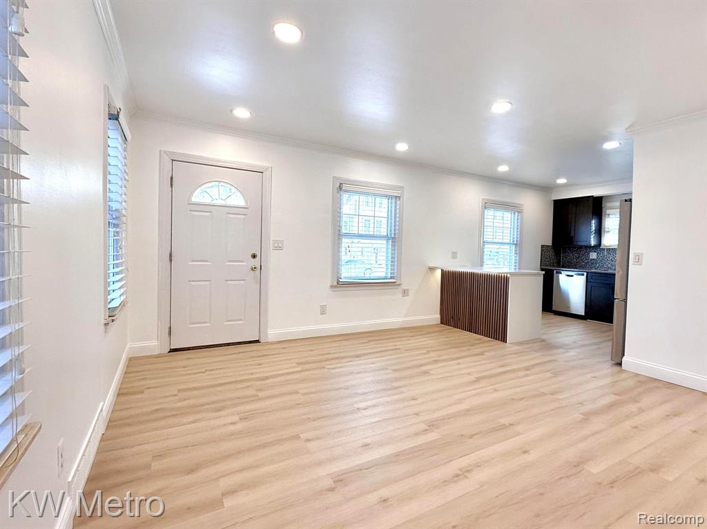 421 GARDENDALE Street, Ferndale, MI 48220 — Photo 5